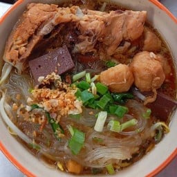 ก๋วยเตี๋ยวโครงไก่ ค่างามซอย 4