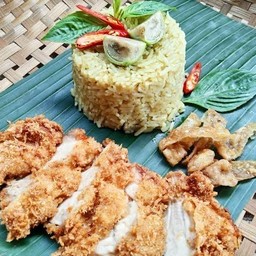 ข้าวผัดแกงเขียวหวานไก่กรอบ
