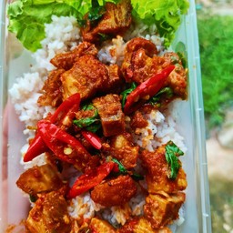 พริกแกงหมูกรอบ