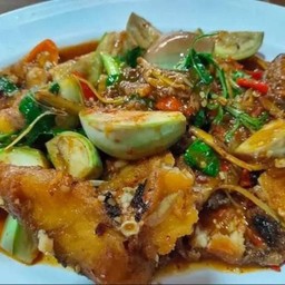 ผัดเผ็ดปลาช่อนทอด