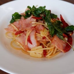 สปาฯเบค่อนพริกแห้ง