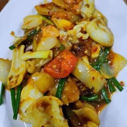 ปลาหมึกผัดไข่เค็ม