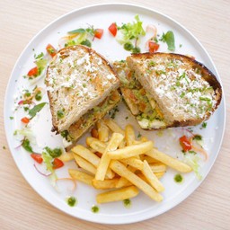 Chicken Pesto & guacamole sourdough sandwich