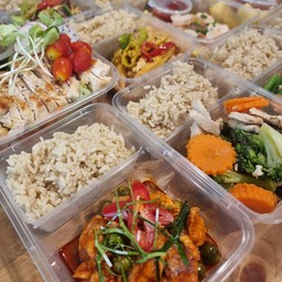 ผัดพริกแกงอกไก่คลีน (2ช่อง)