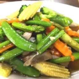 ผัดผักรวมกุ้ง