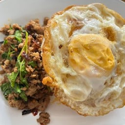 ลาบ ก๋วยเตี๋ยว ข้าวมันไก่ ครัวกาญจา ซอยเพนียดช้าง9