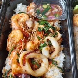 กะเพราทะเลราดข้าว