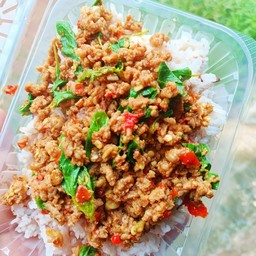 กะเพรา หมูสับ พริกแห้ง