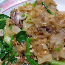 ผัดซีอิ๊วเส้นใหญ่