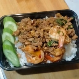 ข้าวราดกระเพราหมูสับกุ้ง