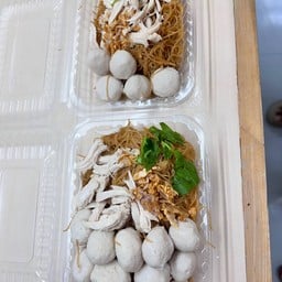 กะเพราโบราณ บ้านคุณย่า ดินแดง