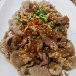 หมูกระเทียม