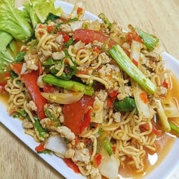 ยำมาม่าหมูสับ