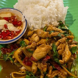 ข้าวกระเพราไก่ใส่หน่อไม้