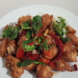 ข้าวกระเพราไก่กรอบ