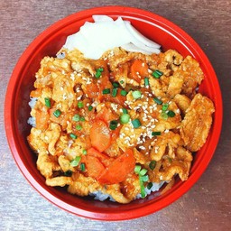 ข้าวหน้าหมูผัดซอสเผ็ดเกาหลี