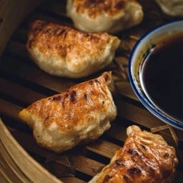 เกี๊ยวหมูเจี๋ยน 6 ชิ้น