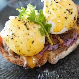 PULLED PORK BENEDICT