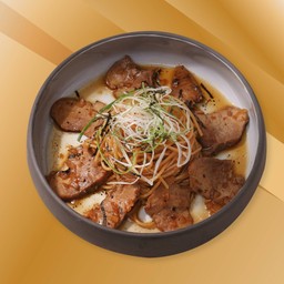 สปาเกตตีหมูย่างผัดซอสญี่ปุ่น