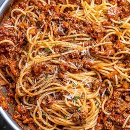 พาสต้าโบโลเนสซอสเนื้อ