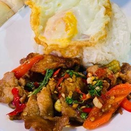 กระเพราหมูหมัก ไข่ดาว