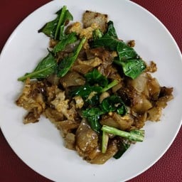 ก๋วยเตี๋ยวผัดซีอิ้วหมู