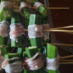 กระเจี๊ยบพันเบคอน