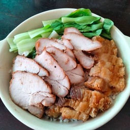 ข้าว หมูแดง หมูกรอบ