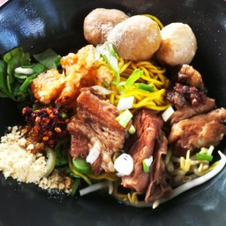 หมีเหลืองแห้งเนื้อตุ๋นลูกชิ้นเนื้อ