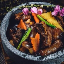 เนื้อตุ๋นหม้อดินน้ำแดง