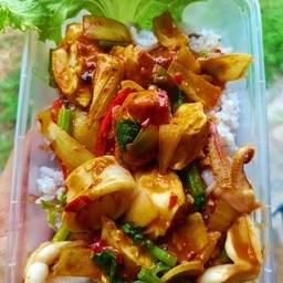 หมึกผัดไข่เค็ม ราดข้าว