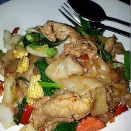Spicy Stir Fried Drunken Noodle With Holy Basil