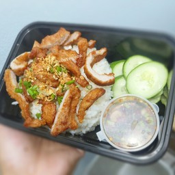 ข้าวหมูทอด + น้ำจิ้มแจ่ว
