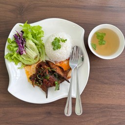 ข้าวปลาดุกผัดพริกแกง