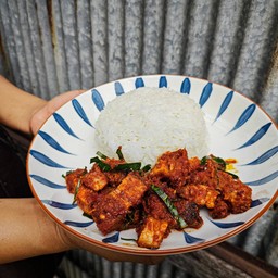 หมูกรอบพริกแกง