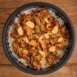 ข้าวหน้าหมูสันคอคั่วพริกเกลือ