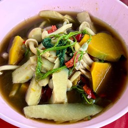 วันนี้มีแกงเห็ดใส่หน่อไม้ นัวๆจ้า