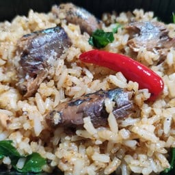 ข้าวผัดปลากระป๋อง