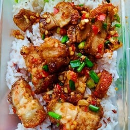 หมูกรอบคั่วพริกเกลือ