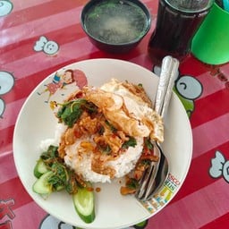 น้องทับทิมอาหารตามสั่ง กะเพราปู ฟรีไข่ดาว