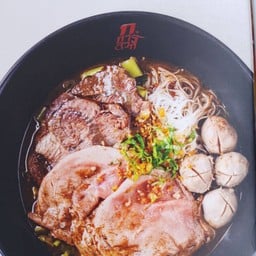 ก๋วยเตี๋ยวเนื้อไทยวากิว+น่องลายตุ๋น