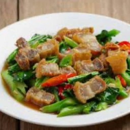 คะน้าหมูกรอบ