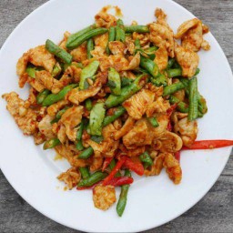 เนื้อไก่ผักพริกแกง