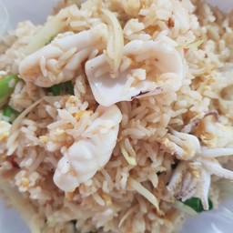 ข้าวผัดปลาหมึก