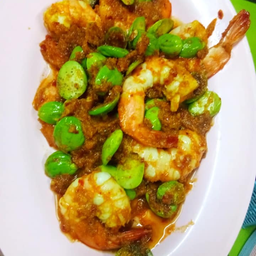 ข้าวผัดพริกแกงสตอกุ้ง