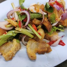 ยำหมูกรอบ