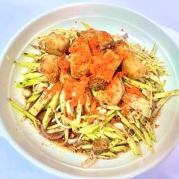 ยำมะม่วงปลาแซลมอน