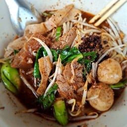ร้านแม่นอม เตี๋ยวตกตุ๋น