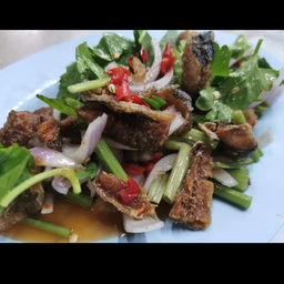 ยำปลาสลิดทอด