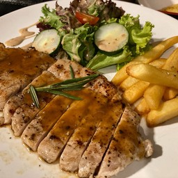 สเต็กสันนอกหมู สลัดผัก +เฟรนฟราย